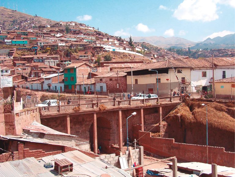 Intervenciones sobre un frente ribereño en el Cusco colonial