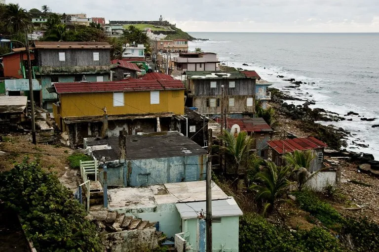 La Perla y todos los barrios, por Calle 13 y Rubén Blades