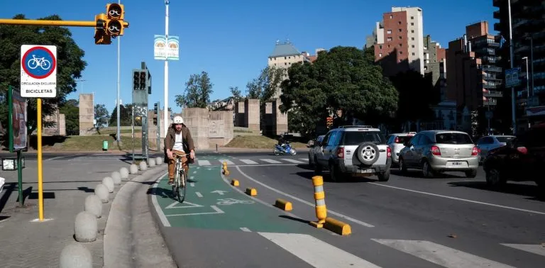 La vuelta al barrio en ochenta mundos